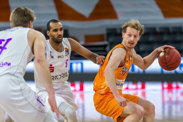 本场表现明 本场表现明